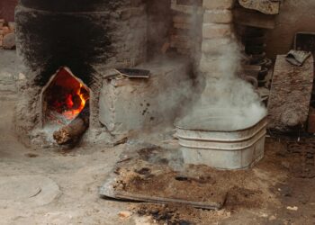 Smoke from metal work. Los Muertos Crew/Pexels