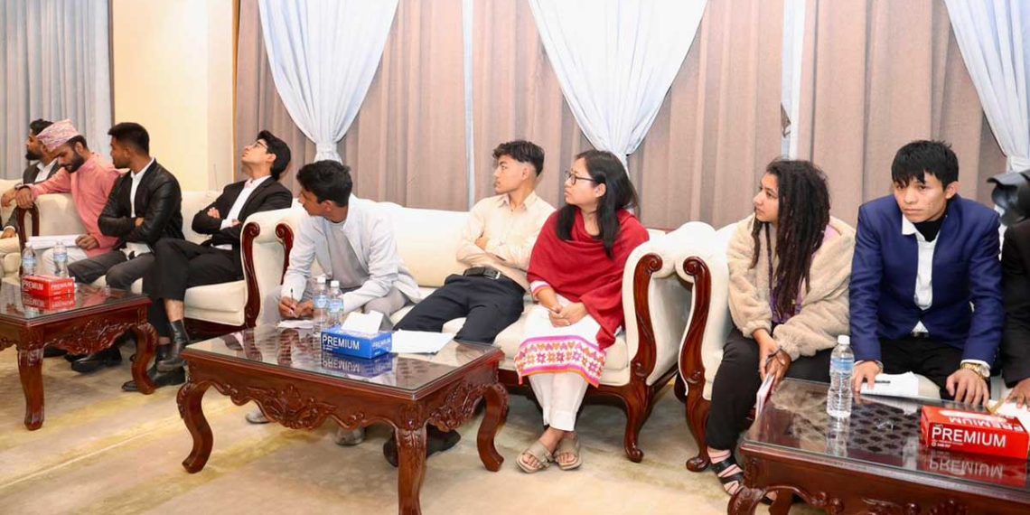 Gen Z Representatives, Political Parties, and the Government Meet